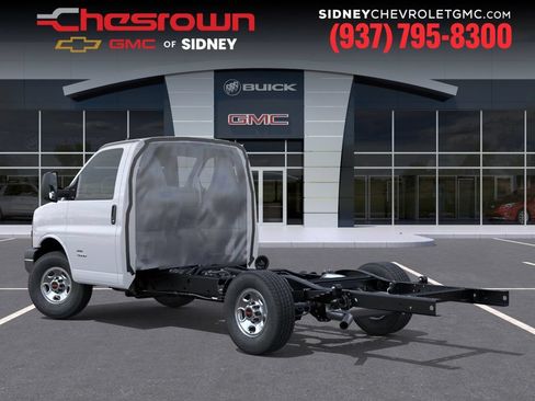 New 2025 GMC Savana 3500 w/ Power Convenience Package RWD image 3