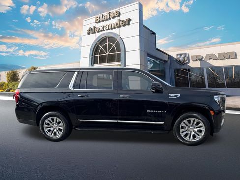 Used 2024 GMC Yukon XL Denali AWD/4WD image 2