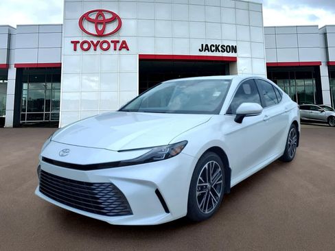 Certified 2025 Toyota Camry XLE FWD image 1