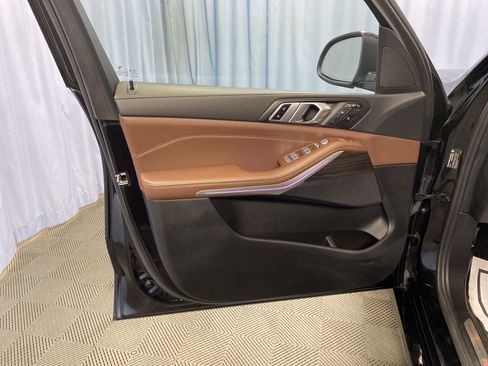 Used 2023 BMW X7 xDrive40i w/ Parking Assistance Package image 11