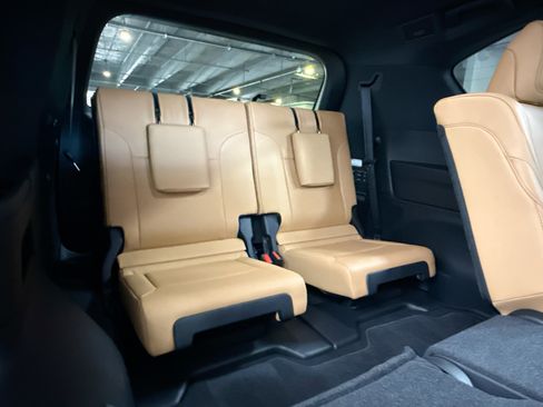 Used 2024 Lexus LX 600 4WD w/ Luxury Package image 22