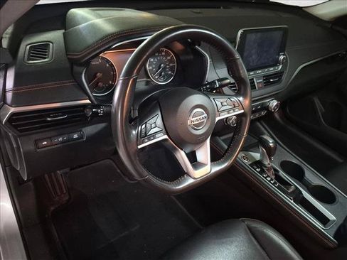 Used 2022 Nissan Altima 2.5 SR FWD image 11