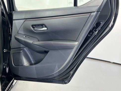 Used 2025 Nissan Sentra SR w/ Midnight Edition FWD image 11