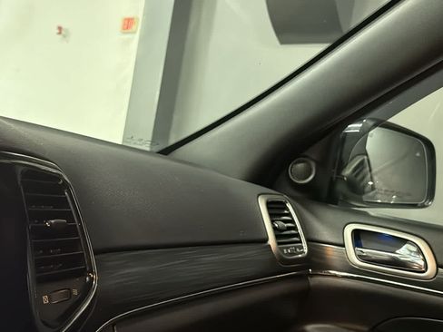Used 2020 Jeep Grand Cherokee Limited AWD/4WD image 18