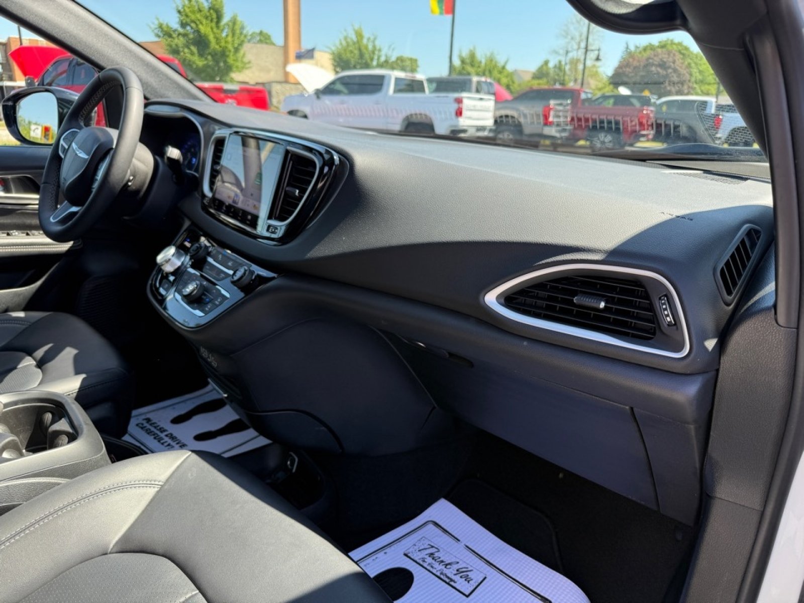Used 2025 Chrysler Pacifica Select FWD image 22