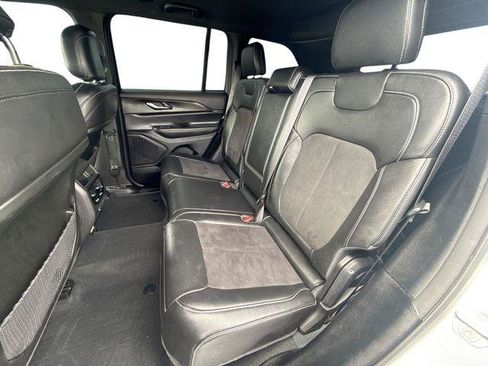 Used 2023 Jeep Grand Cherokee Altitude RWD image 32