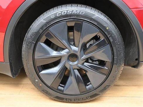 Used 2024 Tesla Model Y Long Range RWD image 11