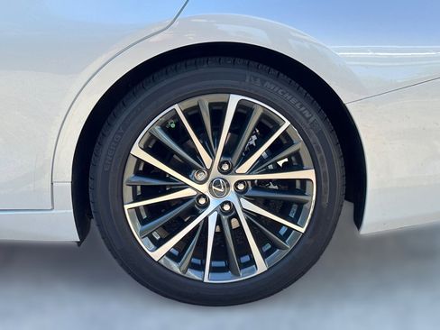 Used 2025 Lexus ES 300h w/ Premium Package FWD image 6