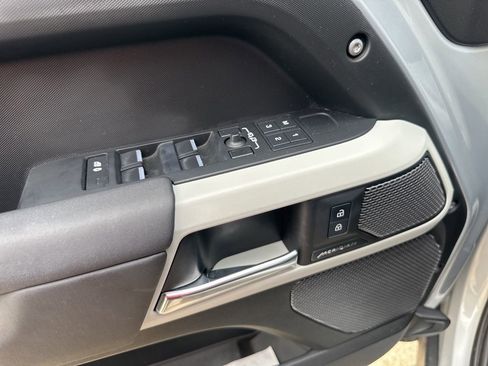 Used 2024 Land Rover Defender 110 S image 17