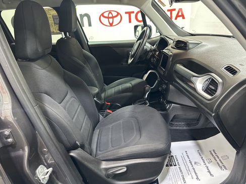 Used 2018 Jeep Renegade Latitude image 12