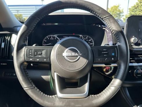 Used 2024 Nissan Pathfinder SV AWD/4WD image 19