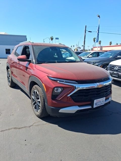 Used 2025 Chevrolet TrailBlazer LT FWD image 1