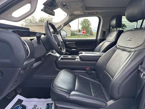 Used 2025 Ford Expedition Max Platinum AWD/4WD image 7
