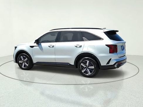 Certified 2022 Kia Sorento S FWD image 3