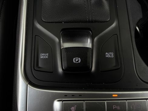 Used 2026 Kia Carnival FWD image 25