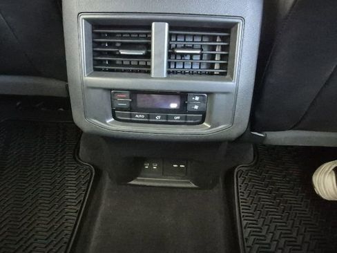 Used 2023 Volkswagen Atlas SEL AWD/4WD image 34