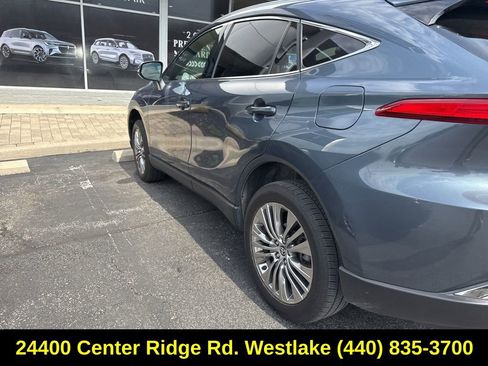 Used 2022 Toyota Venza XLE image 10