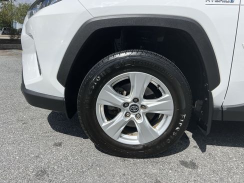 Used 2021 Toyota RAV4 XLE w/ Convenience Package AWD/4WD image 12