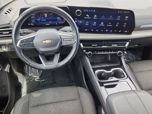 Used 2024 Chevrolet Traverse LT FWD image 12