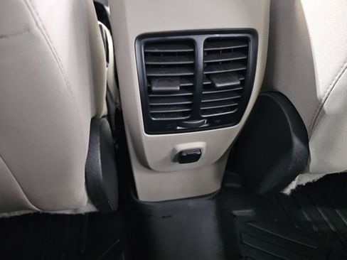 Used 2019 Ford Escape SE image 31