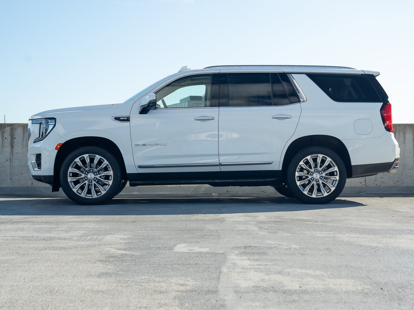 Used 2023 GMC Yukon Denali AWD/4WD image 4