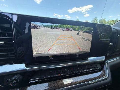 Used 2023 Chevrolet Silverado 1500 LT AWD/4WD image 17