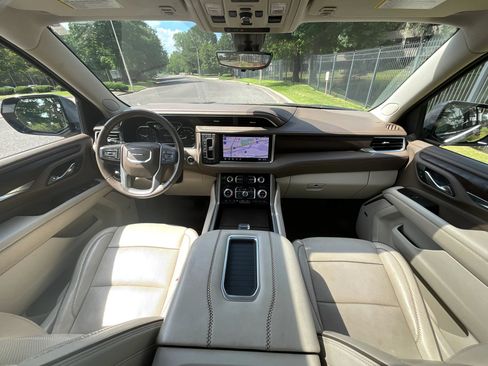 Used 2021 GMC Yukon Denali w/ Denali Premium Package AWD/4WD image 22