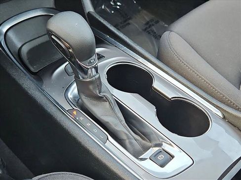 Used 2022 Chevrolet Malibu LT FWD image 18