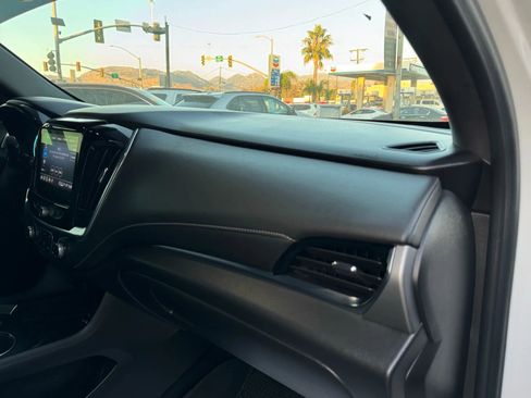 Used 2022 Chevrolet Traverse LT image 34