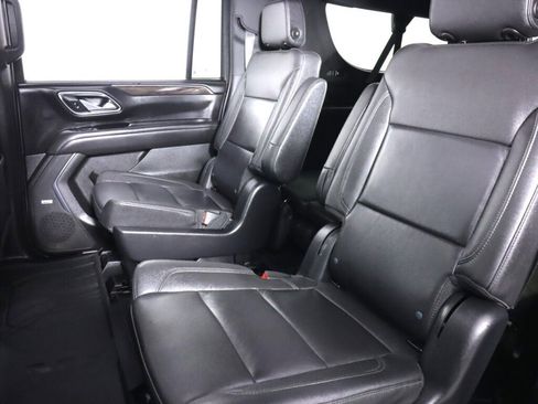 Used 2022 Chevrolet Suburban Z71 w/ Luxury Package image 37