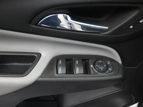 Used 2024 Chevrolet Equinox LS w/ Driver Confidence II Package FWD image 12