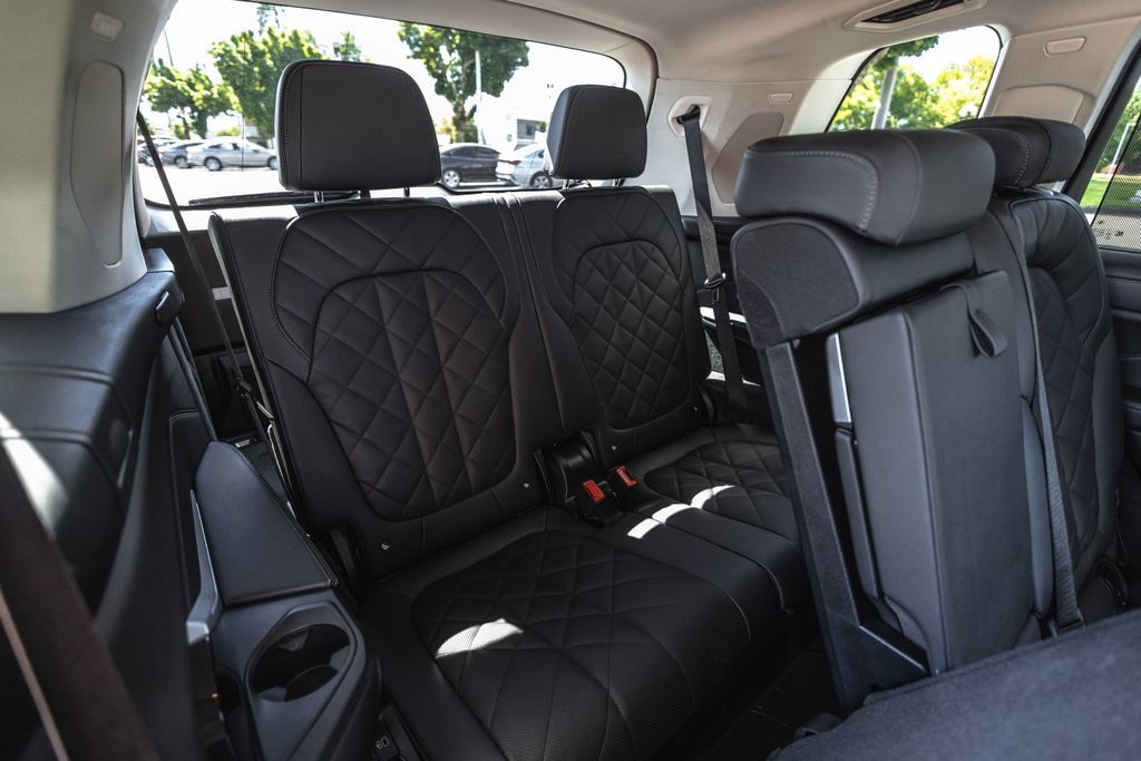 Used 2024 BMW X7 xDrive40i AWD/4WD image 32
