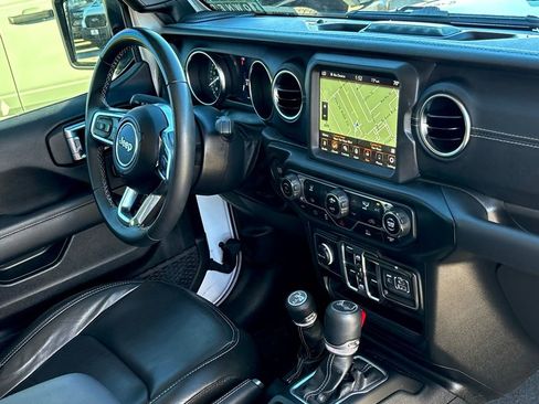 Used 2022 Jeep Wrangler Unlimited Sahara image 27