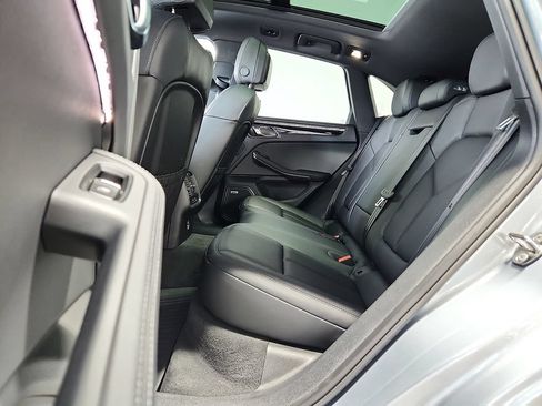 Certified 2026 Porsche Macan AWD/4WD image 11
