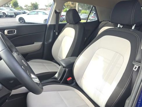 Used 2021 Hyundai Venue SEL FWD image 5