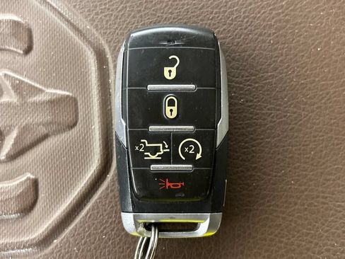 Used 2019 RAM 1500 Laramie AWD/4WD image 34