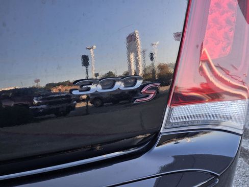 Used 2023 Chrysler 300 S image 7