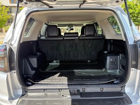 Used 2012 Toyota 4Runner Limited AWD/4WD image 9