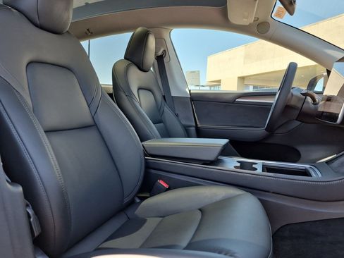Used 2025 Tesla Model Y Long Range RWD image 26