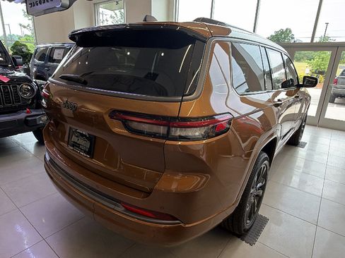 New 2026 Jeep Grand Cherokee L Limited AWD/4WD image 8
