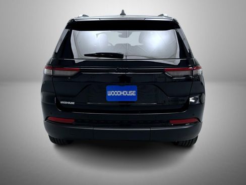 Used 2024 Jeep Grand Cherokee Limited w/ Black Appearance Package image 6