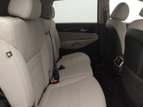 Used 2019 Kia Sorento FWD image 19
