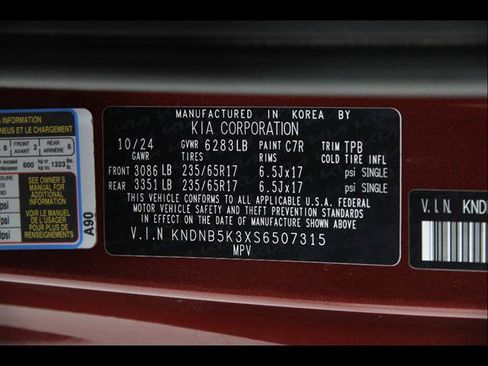 Used 2025 Kia Carnival FWD image 24