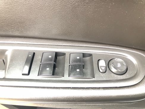 Used 2015 Chevrolet Traverse LT w/ Style and Technology Package FWD image 17