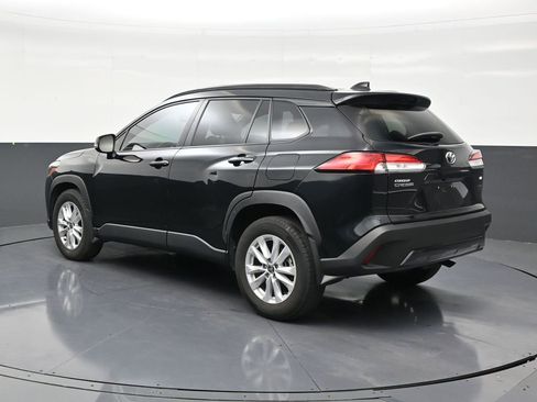 Used 2024 Toyota Corolla Cross LE FWD image 3
