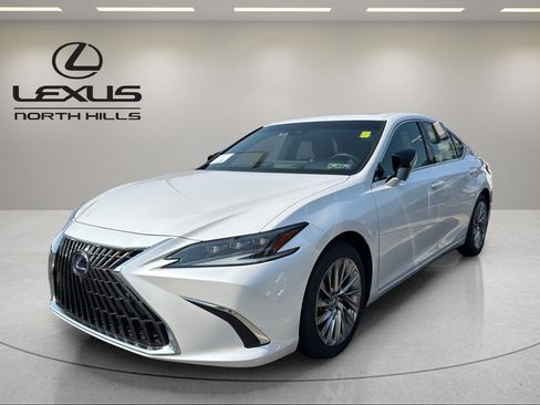 Used 2022 Lexus ES 300h Ultra Luxury w/ Accessory Package FWD image 1