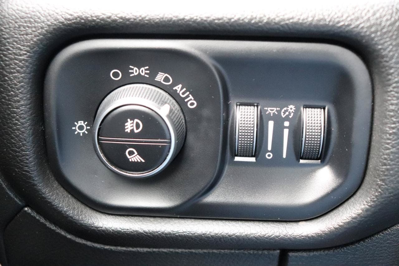 Used 2025 RAM 1500 Laramie AWD/4WD image 46