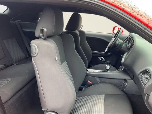 Used 2022 Dodge Challenger GT image 7