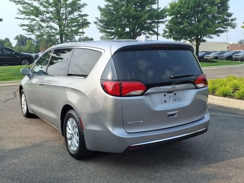 Used 2018 Chrysler Pacifica Touring Plus FWD image 6