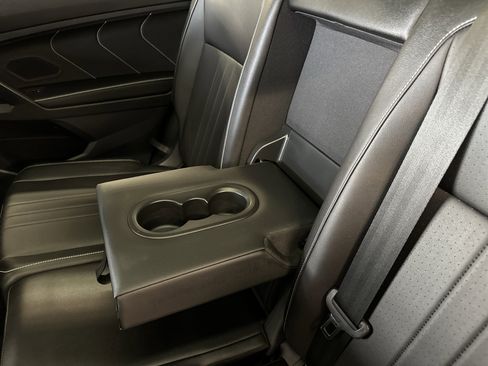 Used 2024 Volkswagen Tiguan SE R-Line image 26